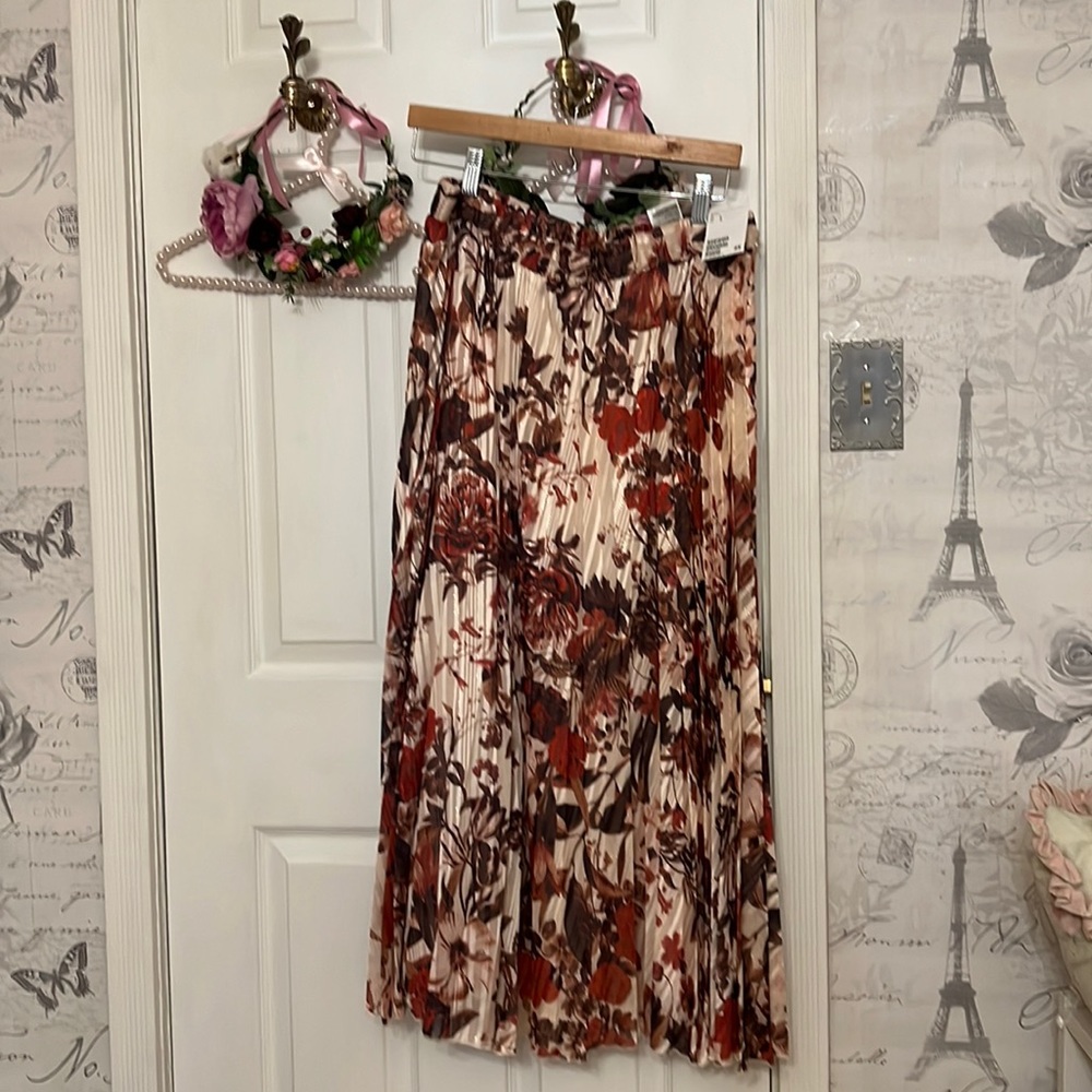 Pleated skirt